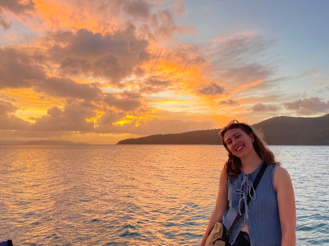 Looking for a room🐝💛 Main Photo