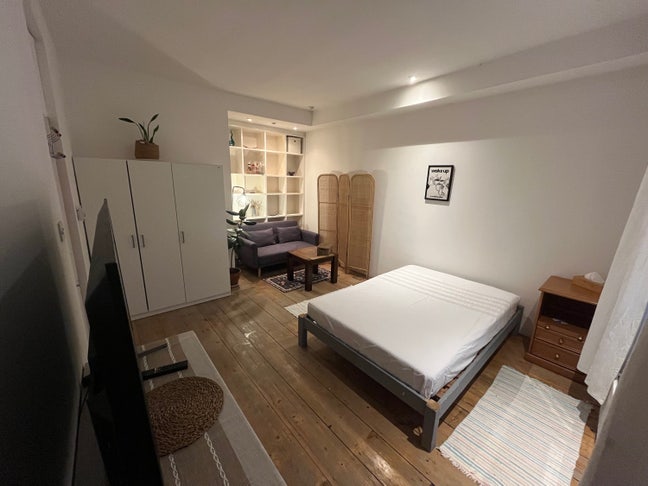 Spacious room 1 min walk from Leyton station  Main Photo
