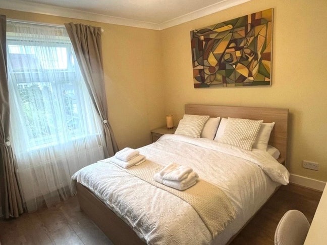  A Single Room & a Double Room - Fully Furnished  Main Photo