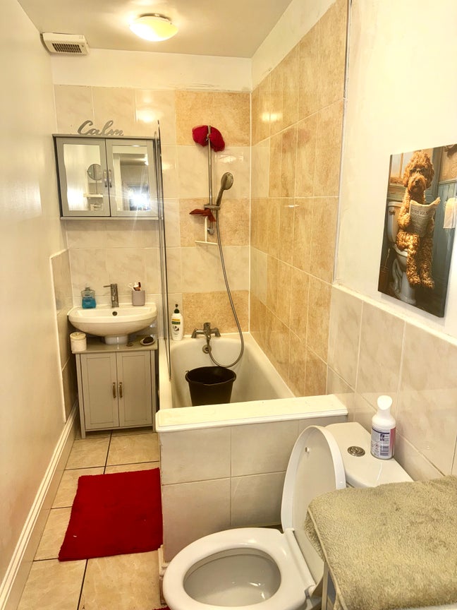 Furnished Room close to public transport Main Photo