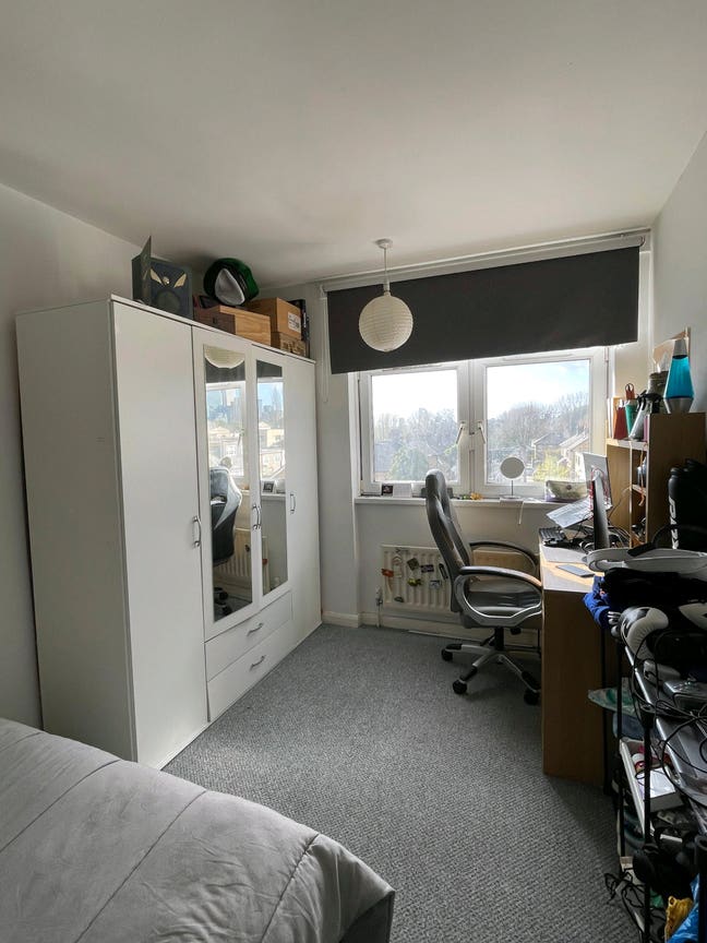 Bright Double Room with Canary Wharf View – Island Main Photo