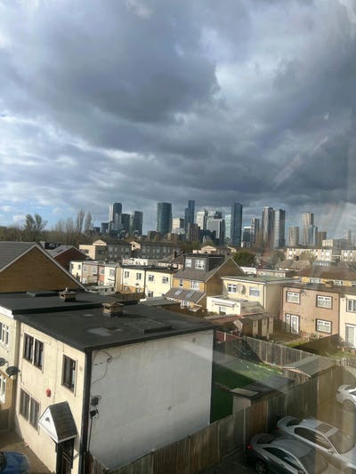 Bright Double Room with Canary Wharf View – Island Main Photo