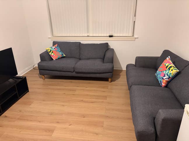 One room in a three bedroom available for rent Main Photo