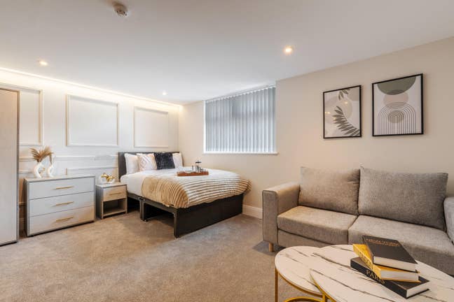 Large En-Suite Studio Room  Main Photo