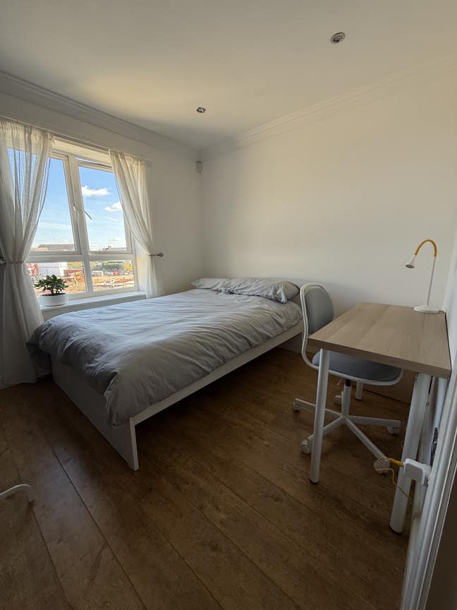 Bright Double Room in Crookes | Modern Flat |  Main Photo