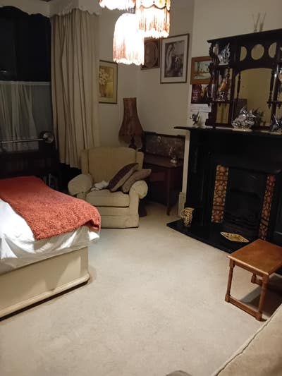  Large room in period house Main Photo