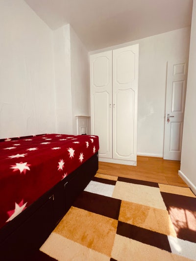 Single room in Dagenham  Main Photo