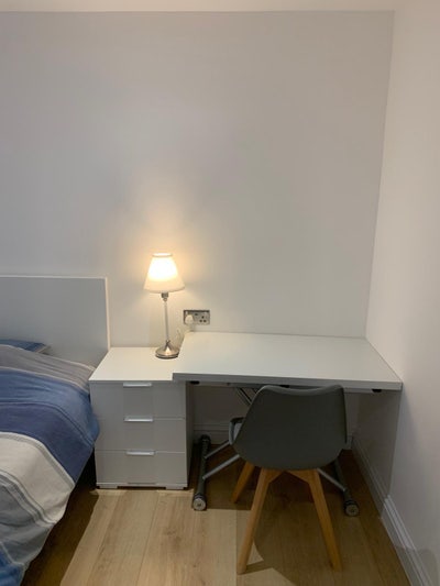 New furnished double bedroom in GU1 Main Photo