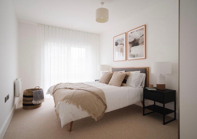 Spacious Room Available in modern Townhouse Main Photo