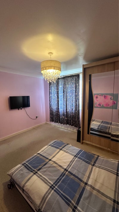 Large Double Room | Bills Included  Main Photo
