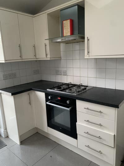 Double room furnished includes all bills and WiFi  Main Photo