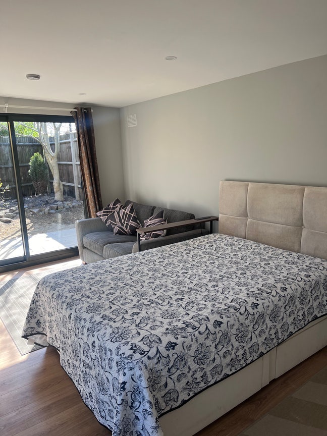 Newley renovated very large private en-suite room  Main Photo