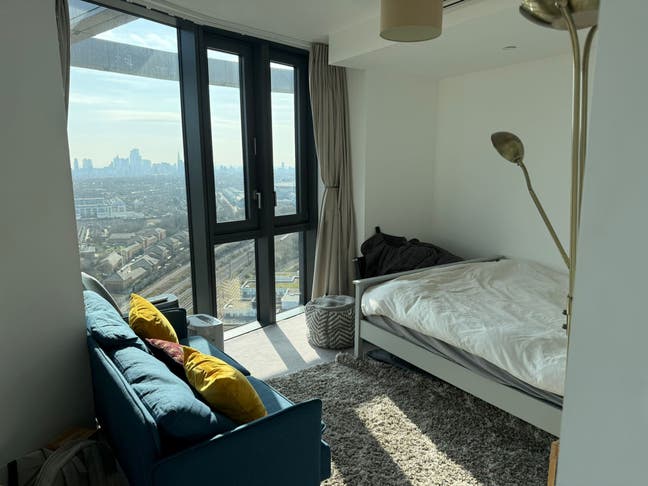 Ensuite master bedroom in stunning penthouse flat Main Photo