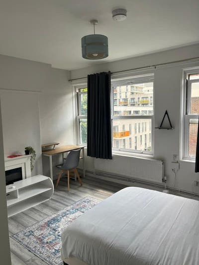 🏡 Master Room E1 – Available from May 📅 Main Photo