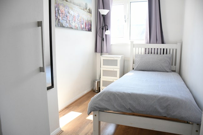 Lovely Single Bedroom in Stratford Main Photo