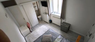 1406 - Delightful Double Room Ensuite - Clocktower Main Photo