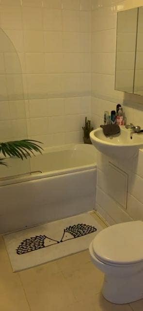 Double Bedroom in Crawley Main Photo