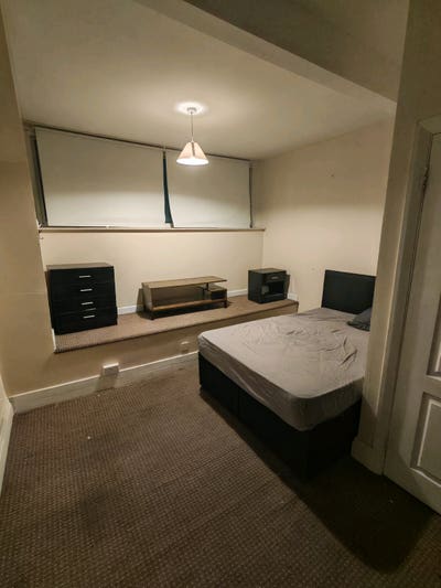 Room to let in Detached bungalow in Manchester Main Photo