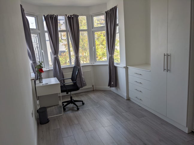 High spec ensuite double room incl bills Main Photo