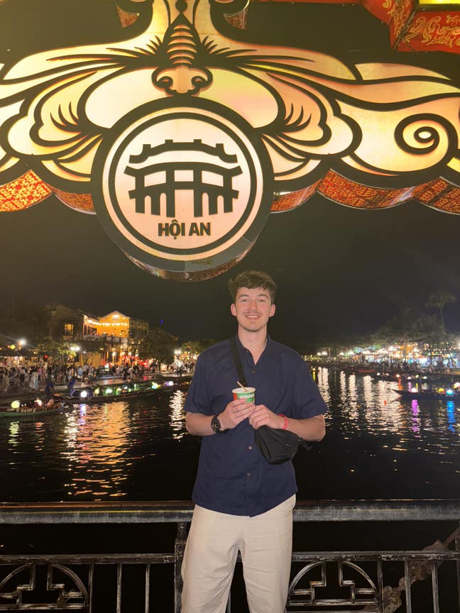 Professional Male seeks a double room Main Photo