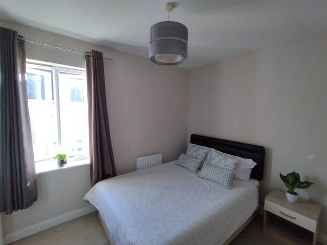 Double room with  ensuite in smart houseshare Main Photo