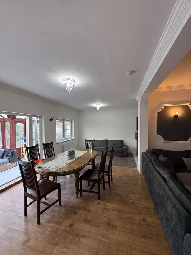 Large loft bedroom  Main Photo