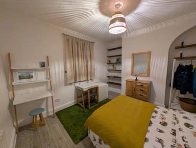 A double room overlooking large park next to river Main Photo