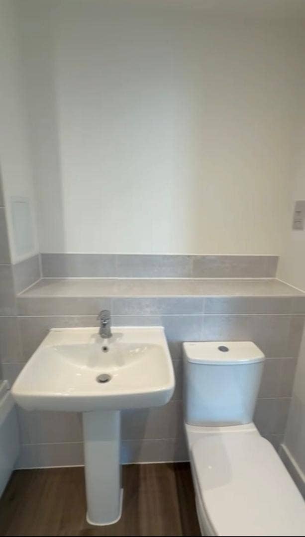 Single En-Suite Room - Clean & Quiet Home  Main Photo