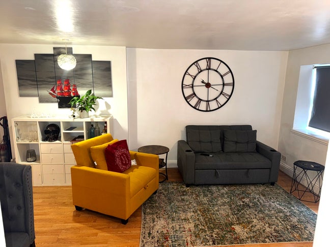 Furnished Room close to public transport Main Photo