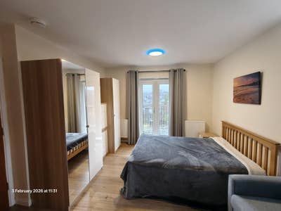 2 Bright double rooms, Off street parking Main Photo