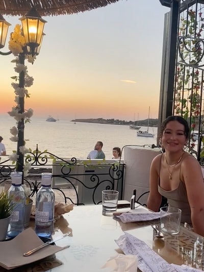 I’m a professional 24 year old working in b... Main Photo