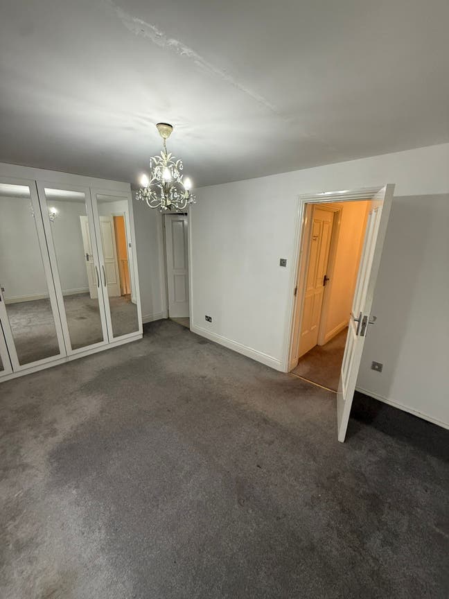 3-Bedroom House with Private Garden – IG7 Main Photo