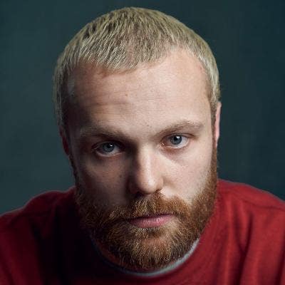 Professional Male seeks a single or double room Main Photo