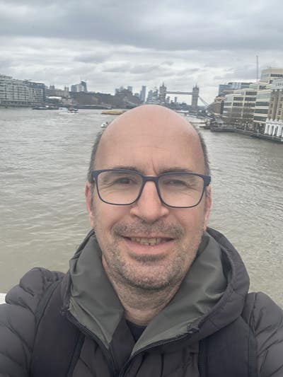 Professional Male seeks a double room Main Photo