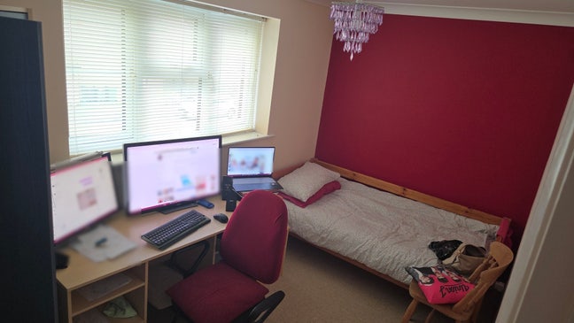 1 Large Single - (Ev Charging) Main Photo