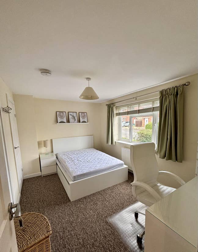 Beautiful room in a quiet nice house. Main Photo