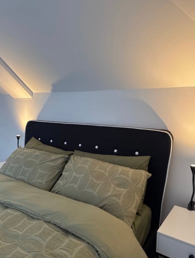 Bright & Spacious Private Room with En-suite Main Photo