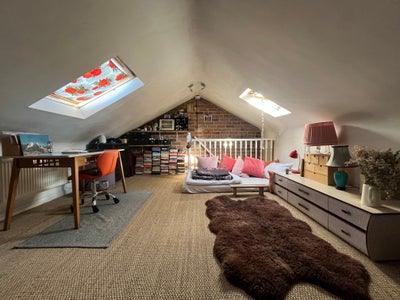 Large attic room - short term.  Main Photo