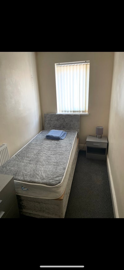 Lovely house short walk from the City Centre. Main Photo