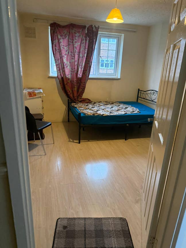 2-rooms available in E6  Main Photo