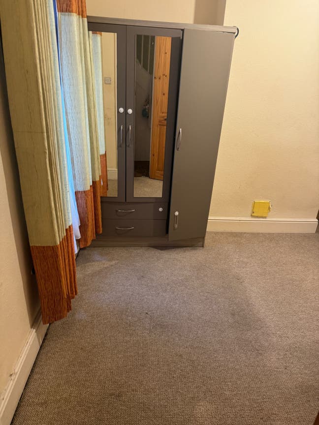 Spacious Room next to Bournemouth Train Station Main Photo