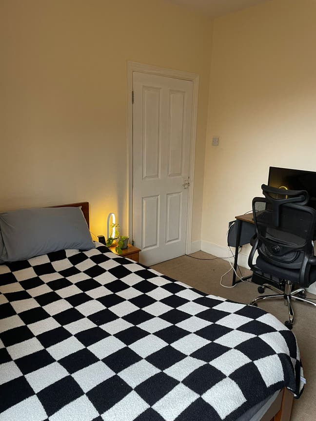 Room available in Clapham SW2  Main Photo