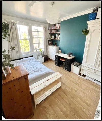 Lovely bright double room in amazing location  Main Photo