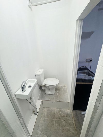 Studio Flat (To Let) in Finchley Central (N3) Main Photo