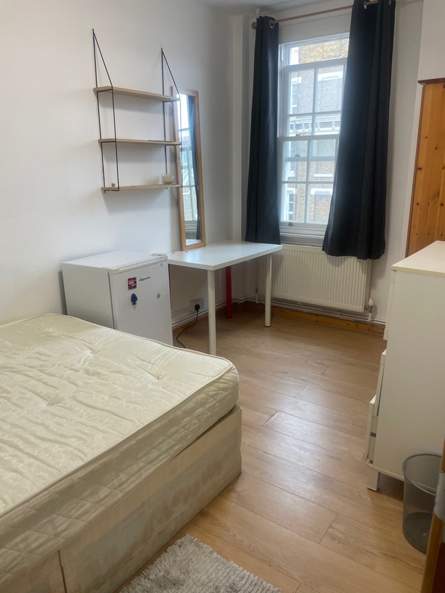 One room available in EC1  Main Photo