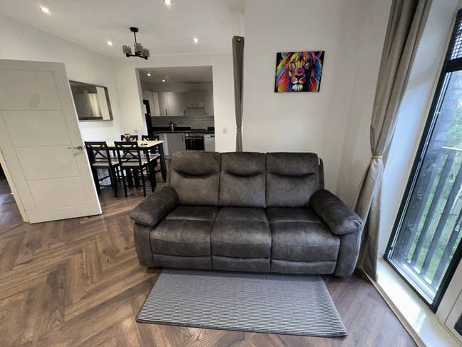 2 bed furnished at prime EH11 location  Main Photo