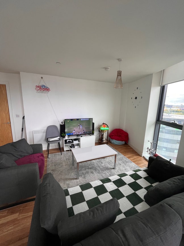 Room in a flat share   Main Photo