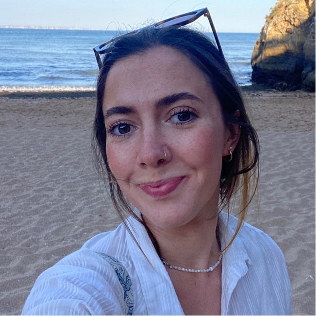 25 year old Female seeks a single or double room Main Photo