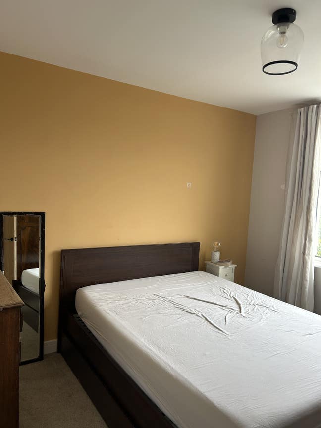 Double room in nice household  Main Photo