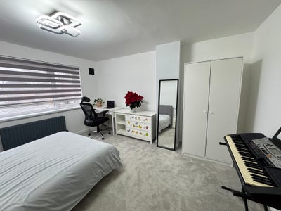 Large Double Room | Newly Renovated | Bills Inc Main Photo